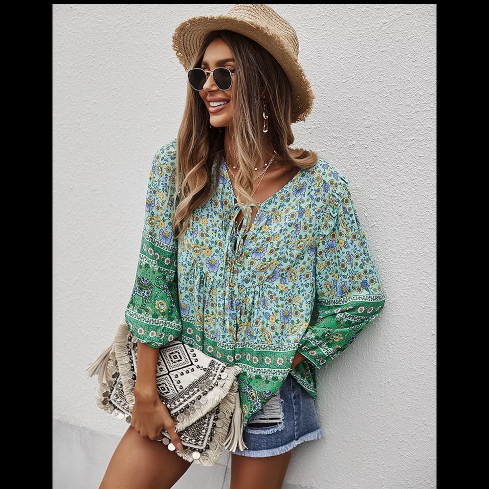 (last 1) ✨!New boho chick women’s flower blouse in color green
